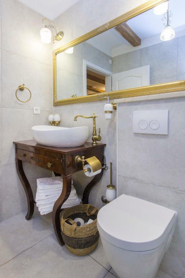 시베니크 House For Rent Leila 빌라 외부 사진