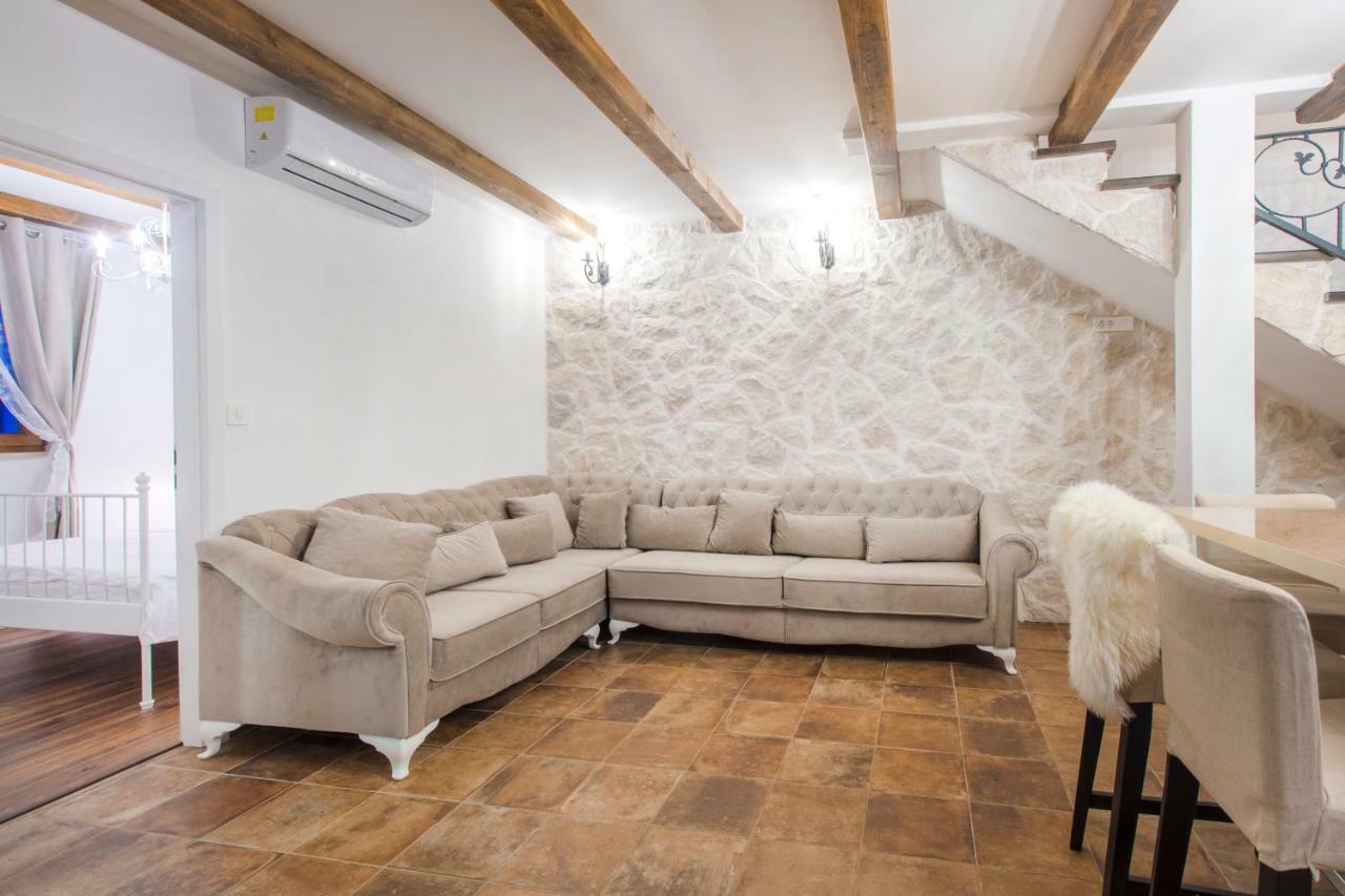 시베니크 House For Rent Leila 빌라 외부 사진