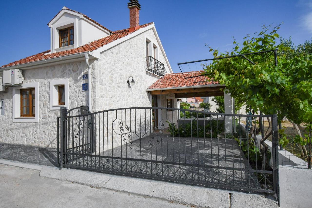 시베니크 House For Rent Leila 빌라 외부 사진